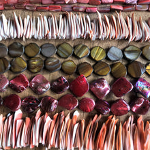 Load image into Gallery viewer, Pink, Brown, White, Purple, Orange, Beige, Strand, Shells, Seashell, Necklace, Bracelet, Earrings, Beads, Pendants, Shards, Collection, Suncatchers, Bead Curtains, Key Rings, Red-Lip Mussel, Mother of Pearl, Dyed, Slices, 1100 Shells, Rectangle,