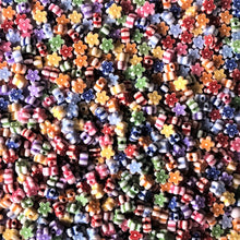 Load image into Gallery viewer, Plastic, Flowers, Daisy, Acrylic, Red, Gold, Green, Orange, Yellow, Pink, Purple, Blue, Jewellery, Key Rings, Necklaces, Bracelets, Art Projects, Counting, Teaching, Nippers, China, Taiwan, Asia,