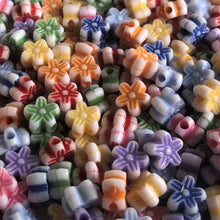 Load image into Gallery viewer, Plastic, Flowers, Daisy, Acrylic, Red, Gold, Green, Orange, Yellow, Pink, Purple, Blue, Jewellery, Key Rings, Necklaces, Bracelets, Art Projects, Counting, Teaching, Nippers, China, Taiwan, Asia,