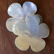 Load image into Gallery viewer, 2pcs - 90-95mm Extra Large Black Mother of Pearl Frangipani Shell Pendants [PS-93]
