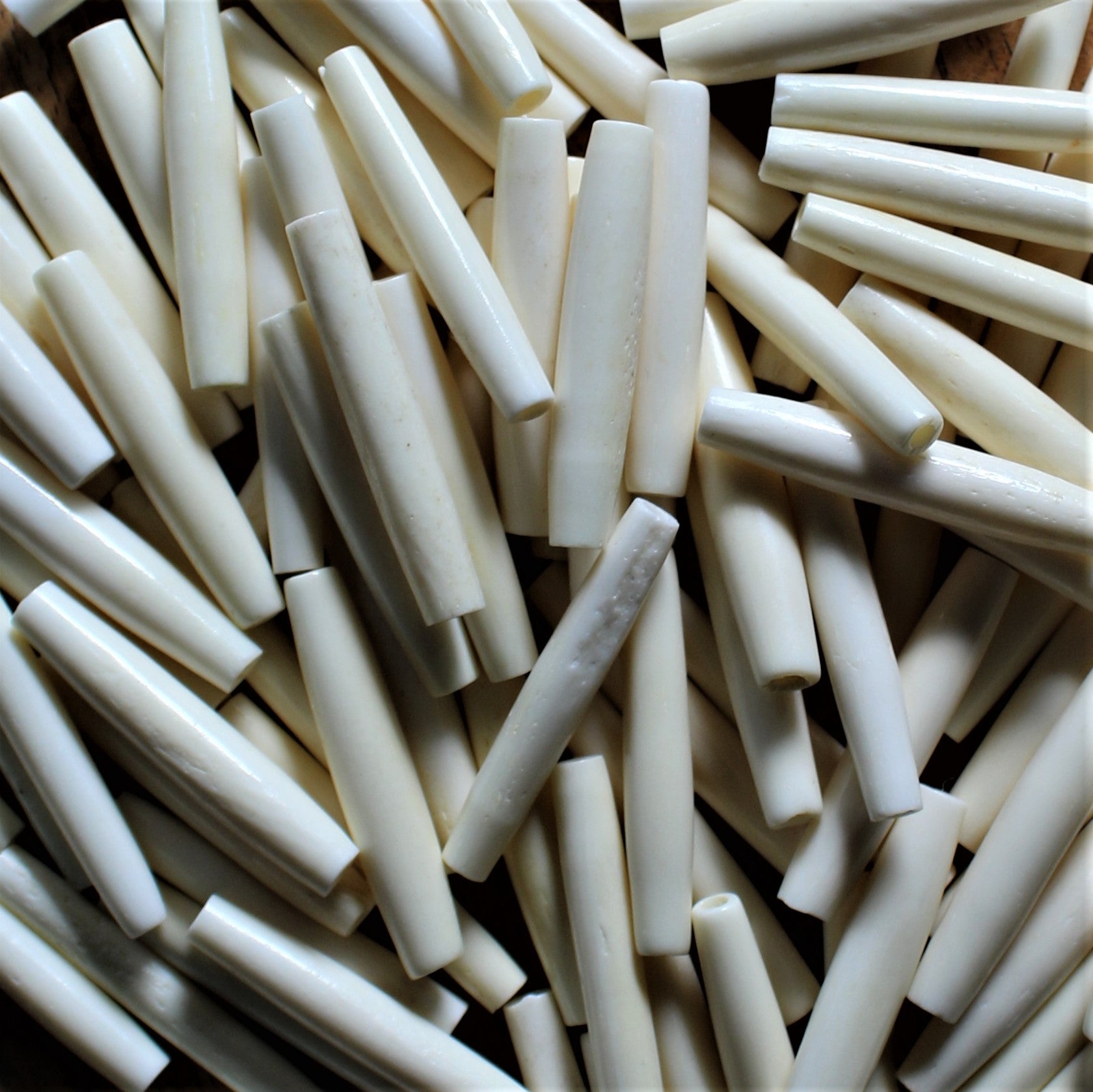 thumbnail image 2 of 100 Buffalo Bone/Horn Hairpipe Beads – 1 Inch, Amber/Black/Red/White – Native American Style 2 of 6