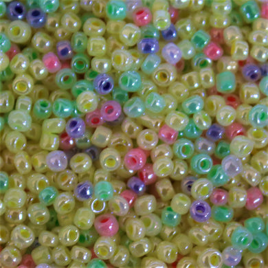 Pearl, Seeds, Rocailles, Seed Beads, Opaque, Iridescent, Metallic, Iris, Silver Lined, Translucent, Matt, Lustre, Satin, Tigertail, Leather, Craftline, Cotton Bead Thread, Fishing Line, White, Yellow, Cream, Pink. Lilac, Pale Green, Multicoloured, Czechoslovakia, Japan, India, China, Taiwan, Jewellery-Making, Europe, Little Stones, Glass, Embroidery, Bracelet, Necklace, Earrings, Clothing, Jewellery, 