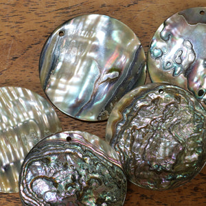 Green Abalone, Dog Tags, Plates, Name Tags, Axe Heads, Machetes, Love Hearts, Yokes, Drops, Tears, Tiles, Shields, Donuts, Shards, Claws, Shields, Buttons, Teardrops, Raindrops, Mother of Pearl Shell, MOP, White, Gold, Pink, Brown, Black, Rain, Pau Shell, Abalone, Green Abalone, Trochus, Cowrie Shell, Green Lip Mussel, Pink Lip Mussel, Necklace, Earrings, Jewellery, West Australia, Black Abalone, Beader, Artisans, Jewellery-Making, Key Rings, Beads, 35mm,